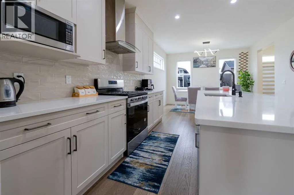 117 Midtown Close SW