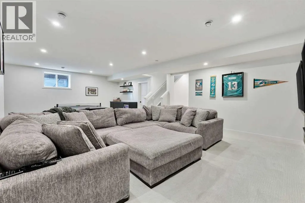 244 Marina Grove SE