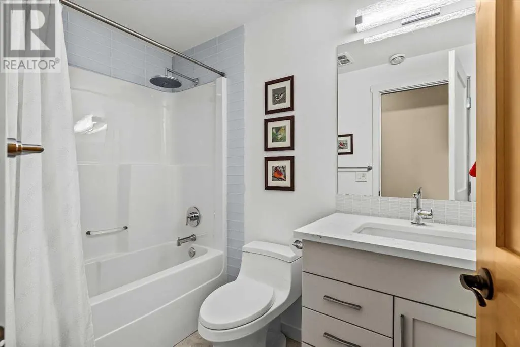 2, 101 Armstrong AVENUEPLACE