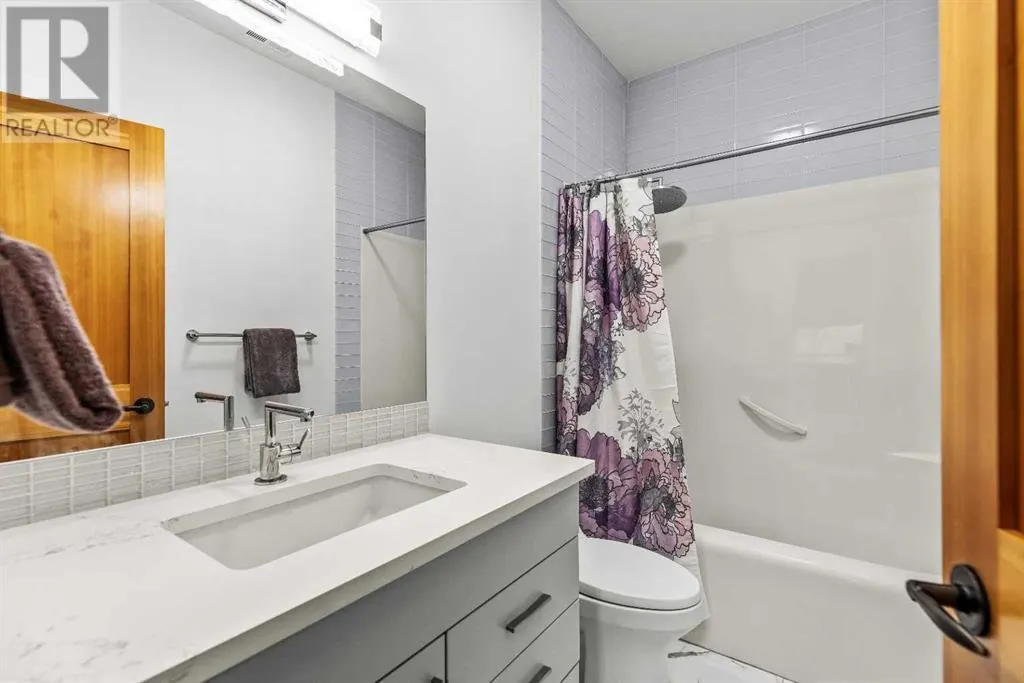 2, 101 Armstrong AVENUEPLACE