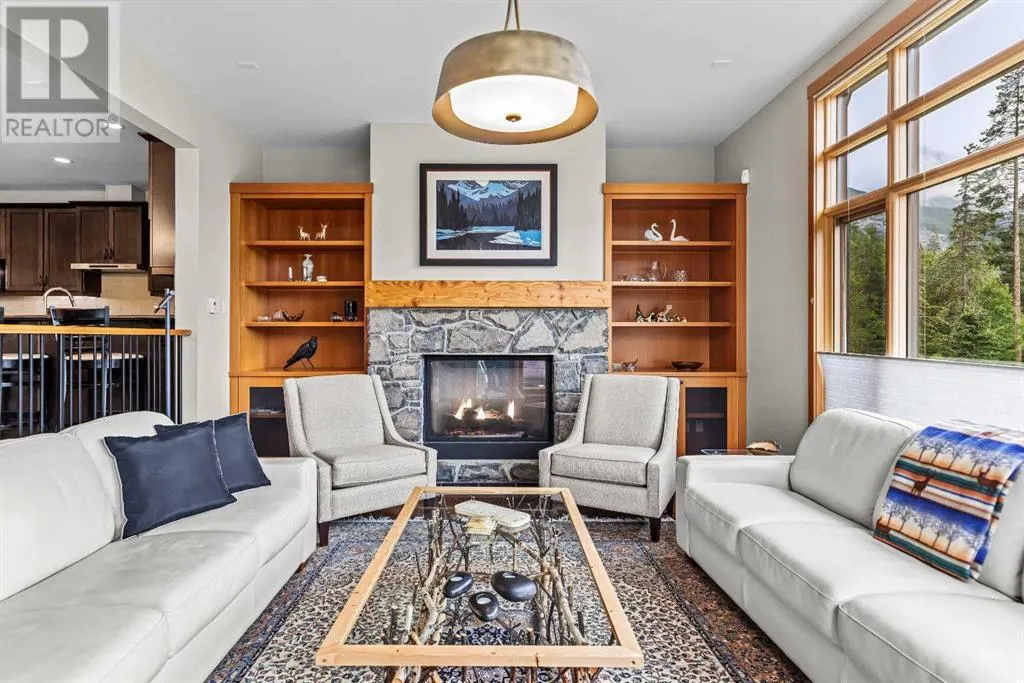 2, 101 Armstrong AVENUEPLACE