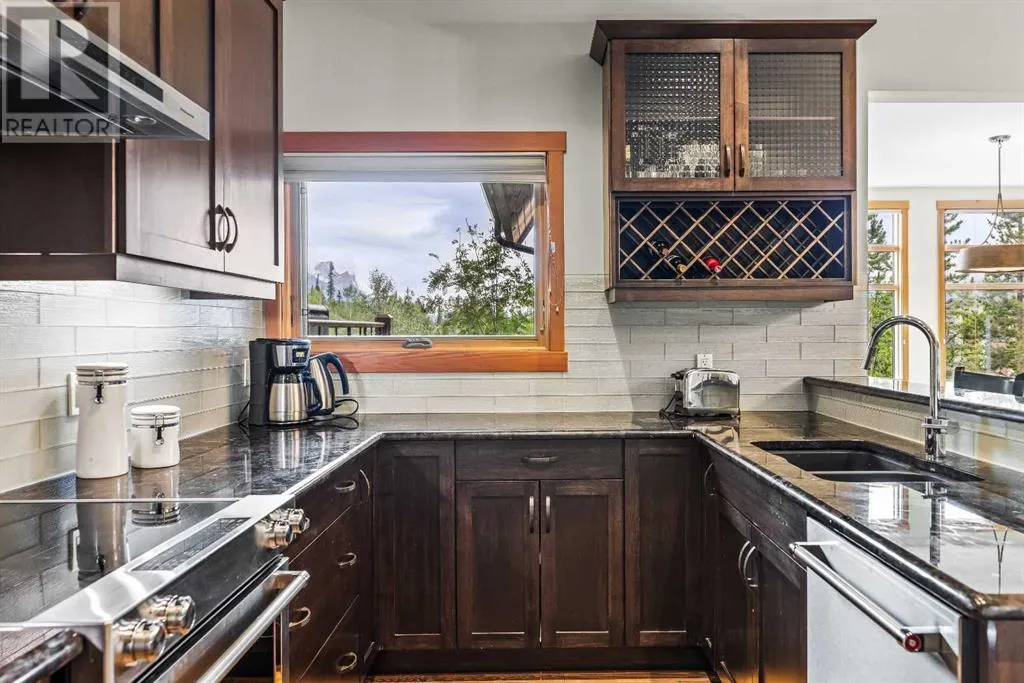 2, 101 Armstrong AVENUEPLACE