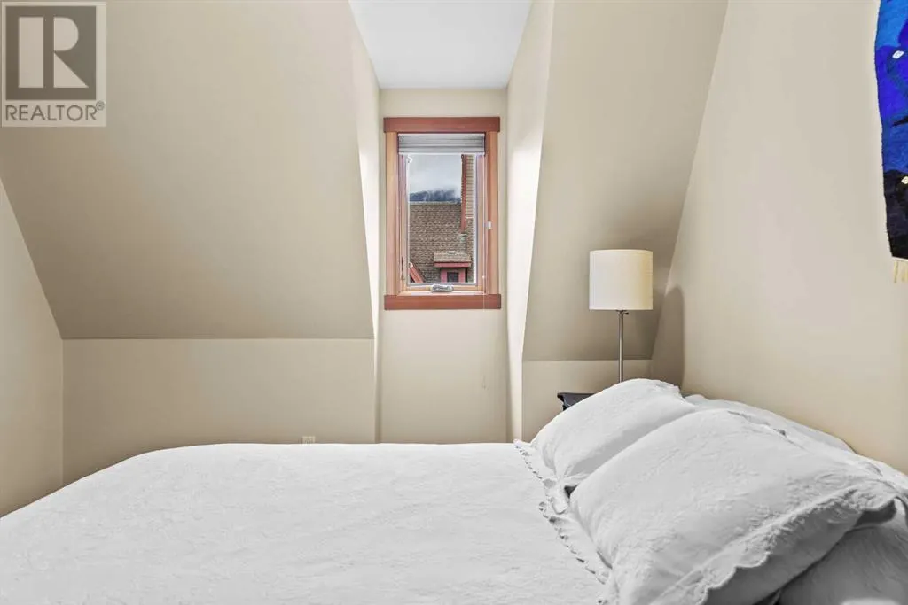 2, 101 Armstrong AVENUEPLACE