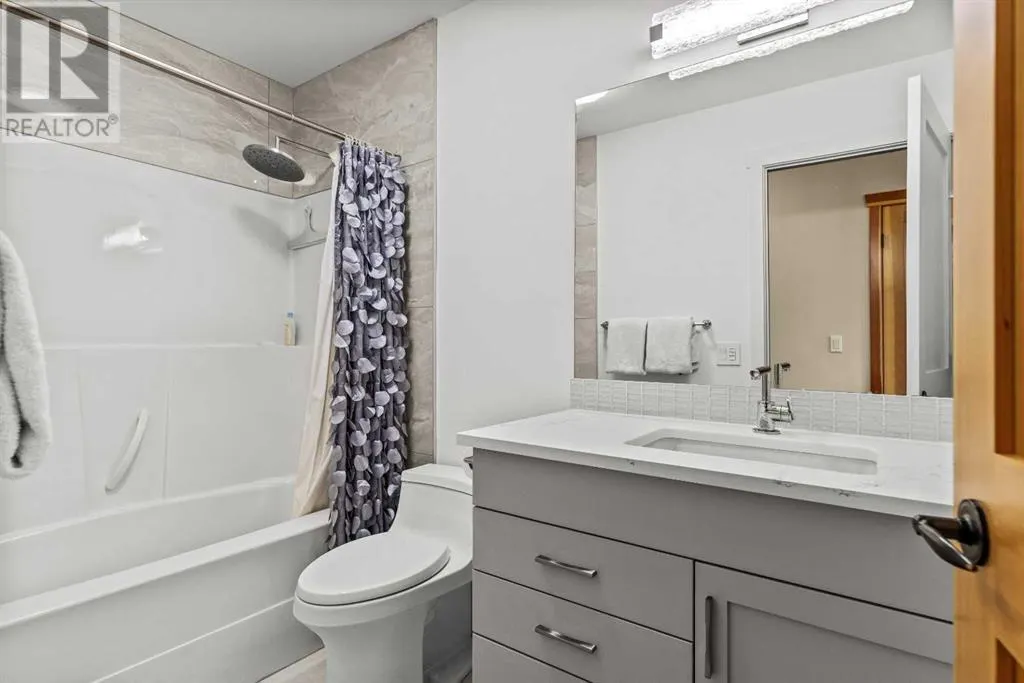 2, 101 Armstrong AVENUEPLACE
