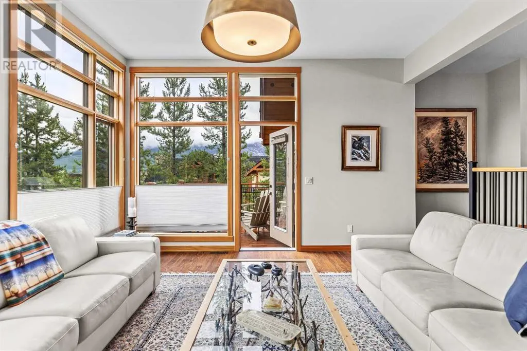 2, 101 Armstrong AVENUEPLACE