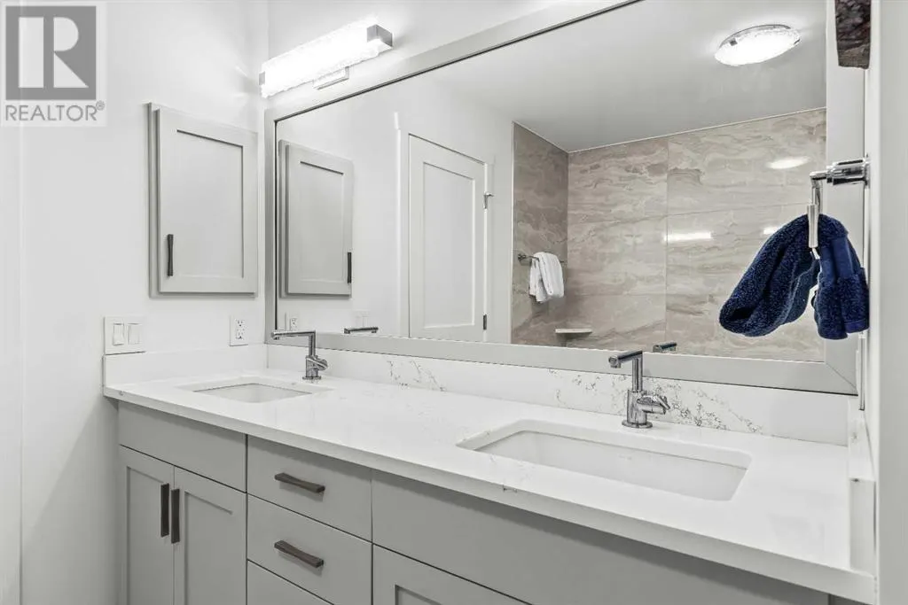 2, 101 Armstrong AVENUEPLACE