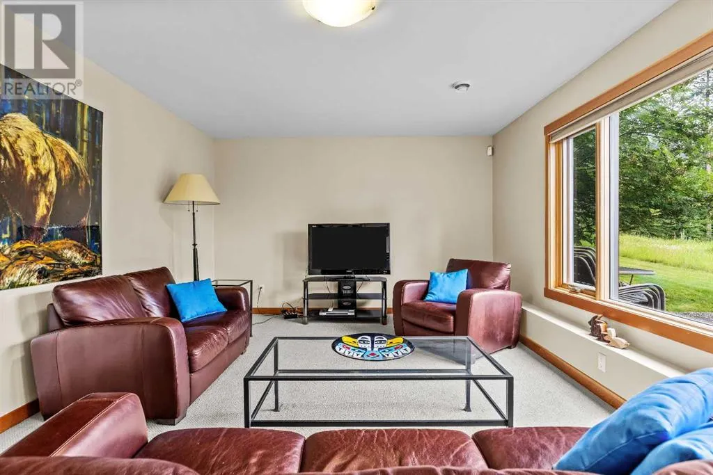 2, 101 Armstrong AVENUEPLACE