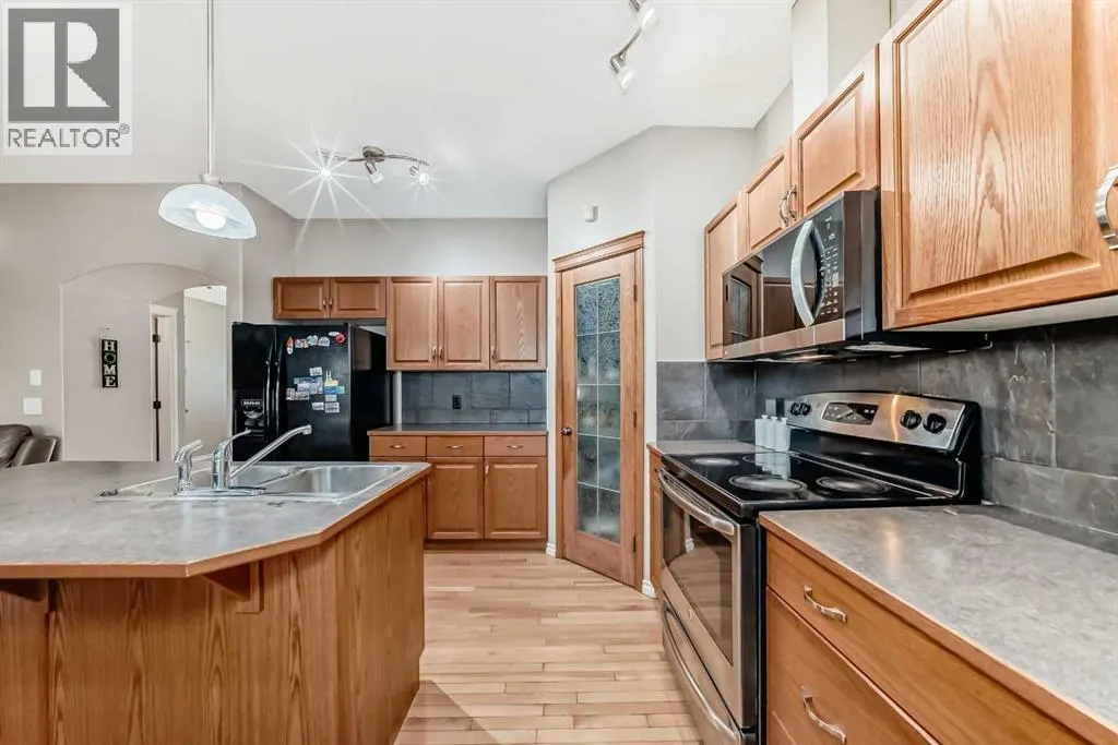 116, 100 Coopers Common SW