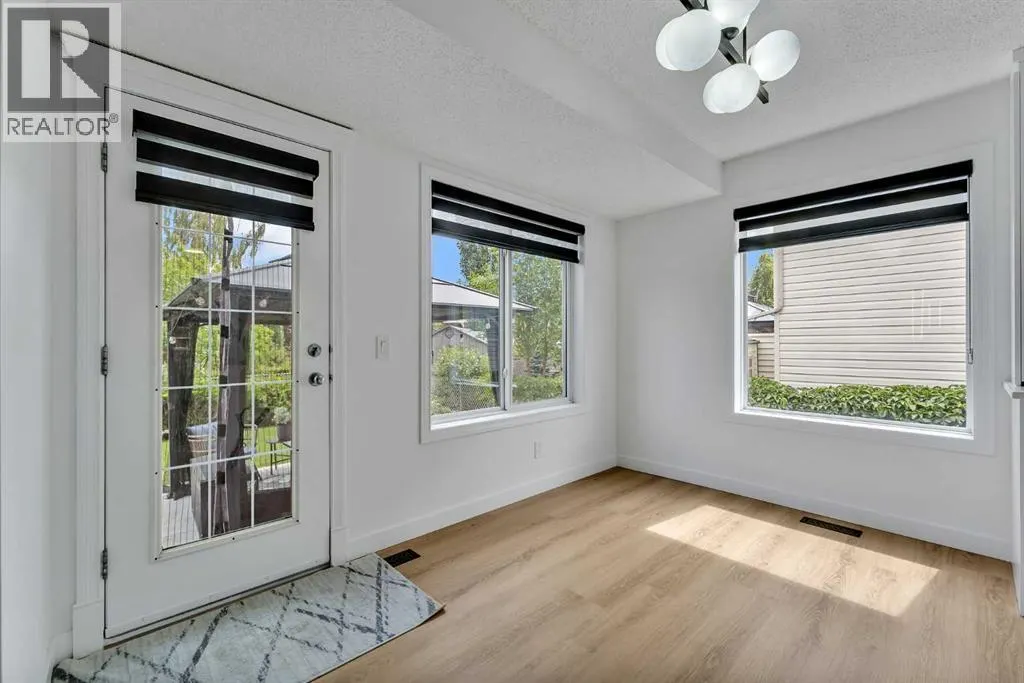 135 West Lakeview Passage