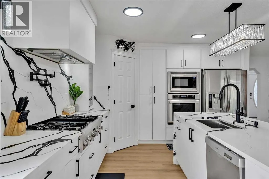 135 West Lakeview Passage