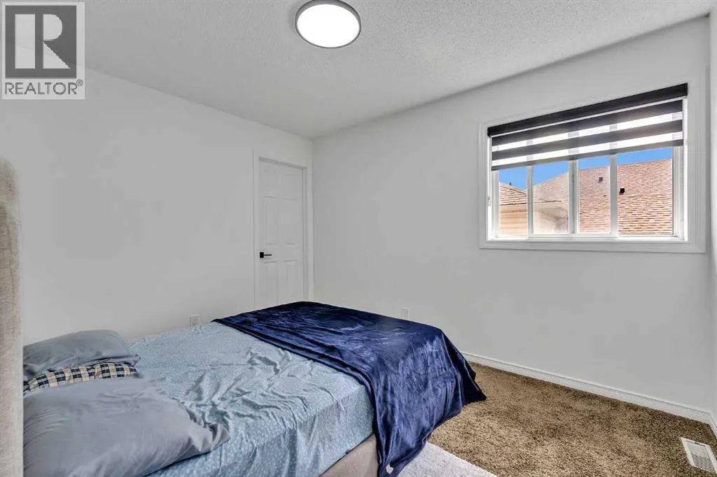 135 West Lakeview Passage