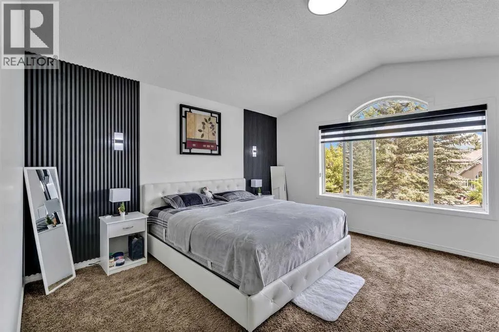 135 West Lakeview Passage