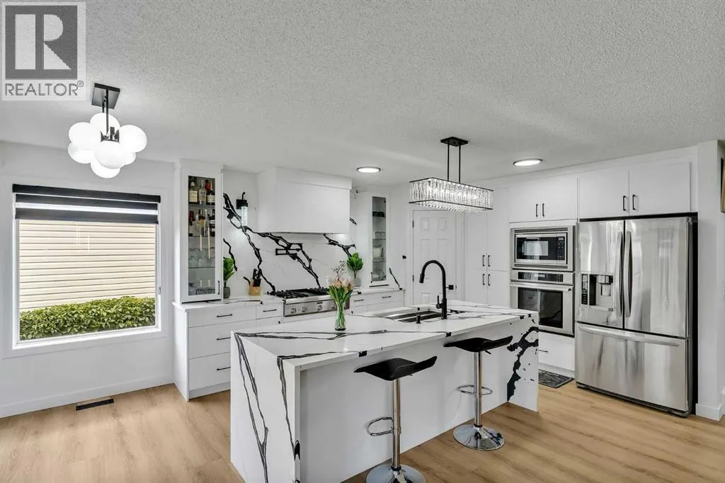 135 West Lakeview Passage