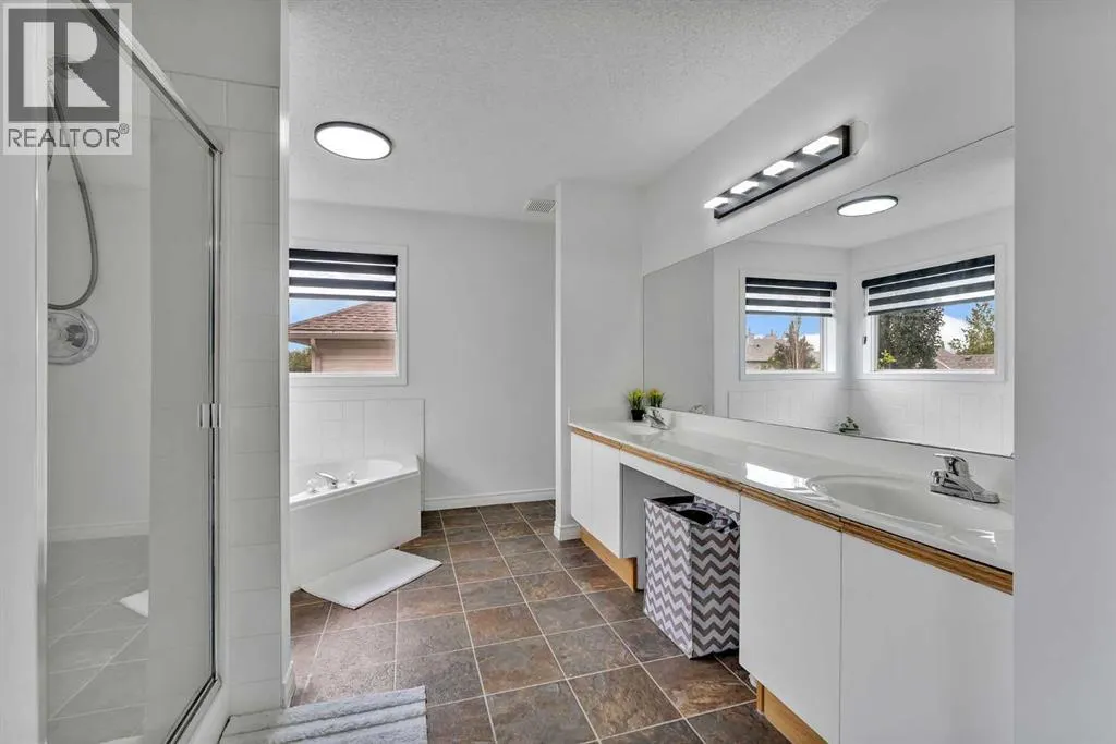 135 West Lakeview Passage