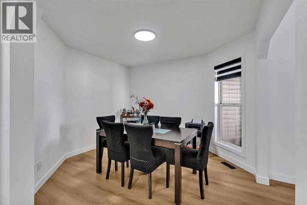 135 West Lakeview Passage