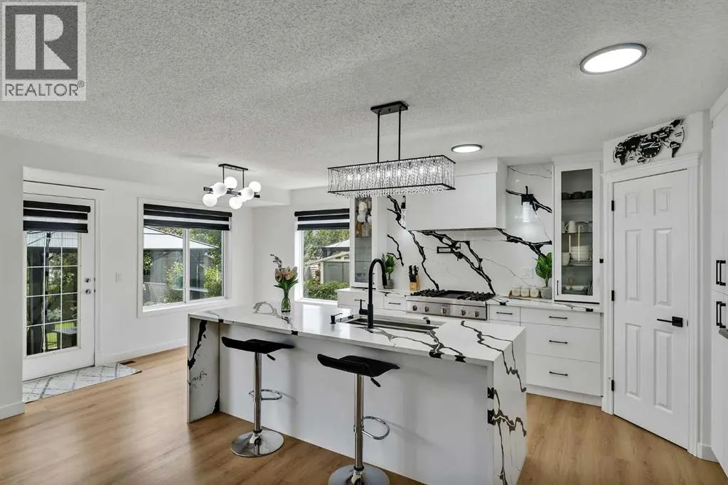 135 West Lakeview Passage