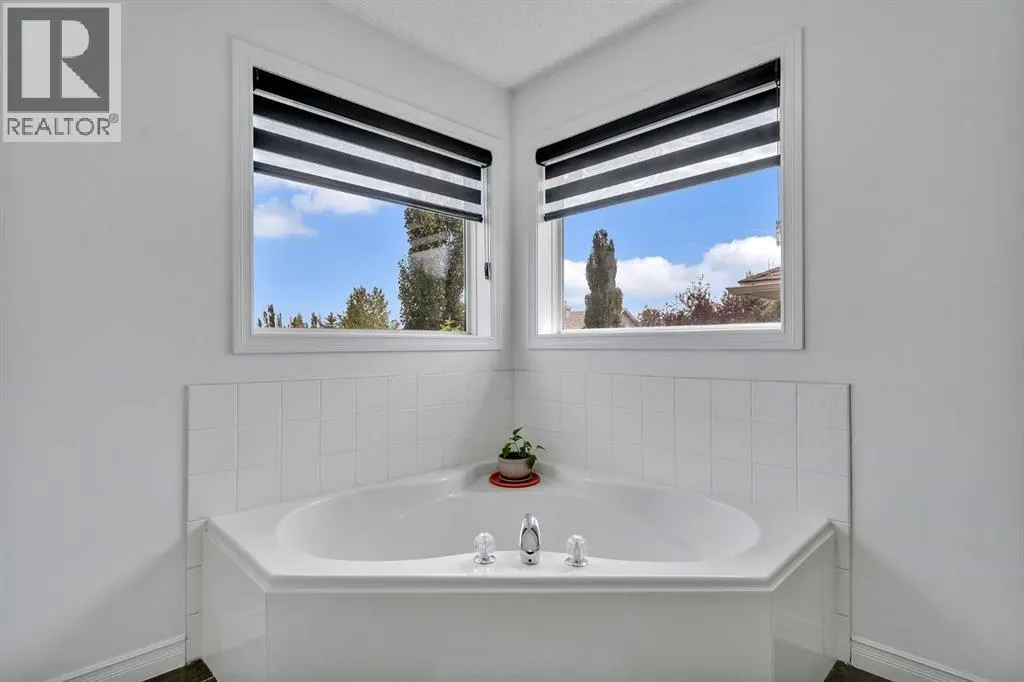 135 West Lakeview Passage