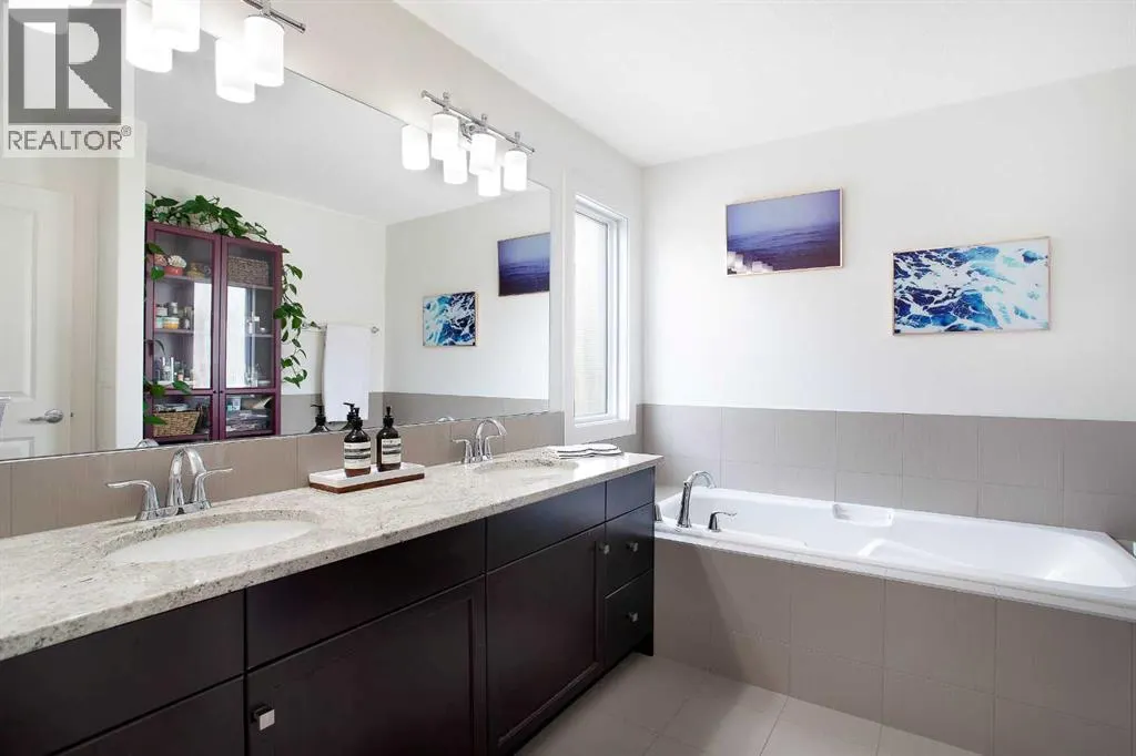 216 Mahogany Bay SE