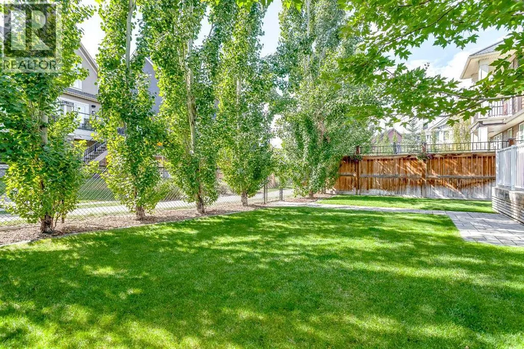 216 Mahogany Bay SE