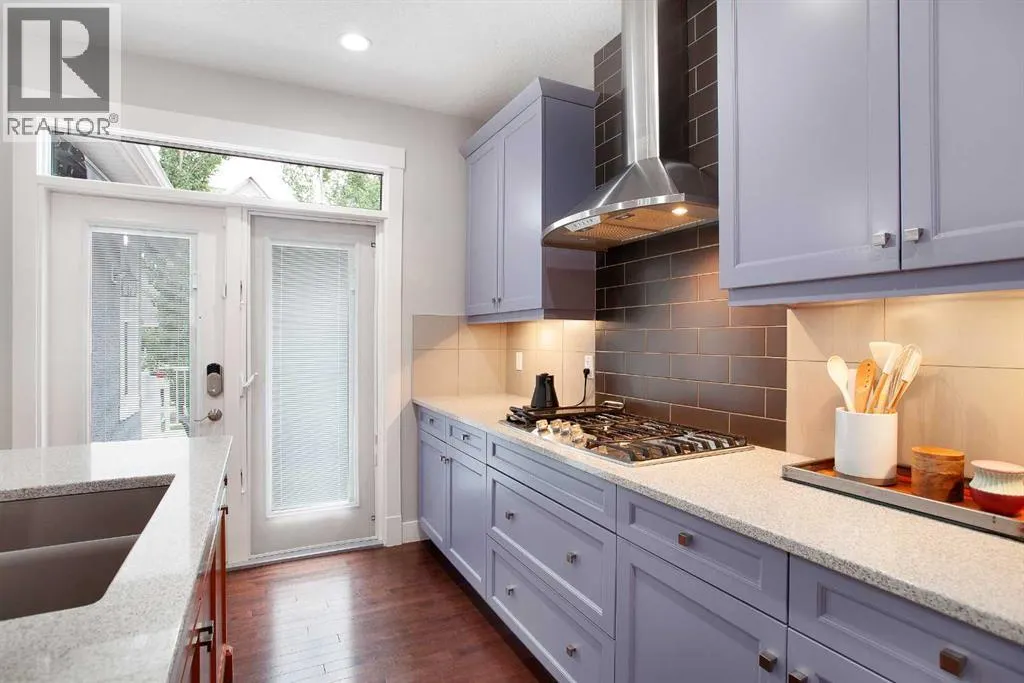 216 Mahogany Bay SE