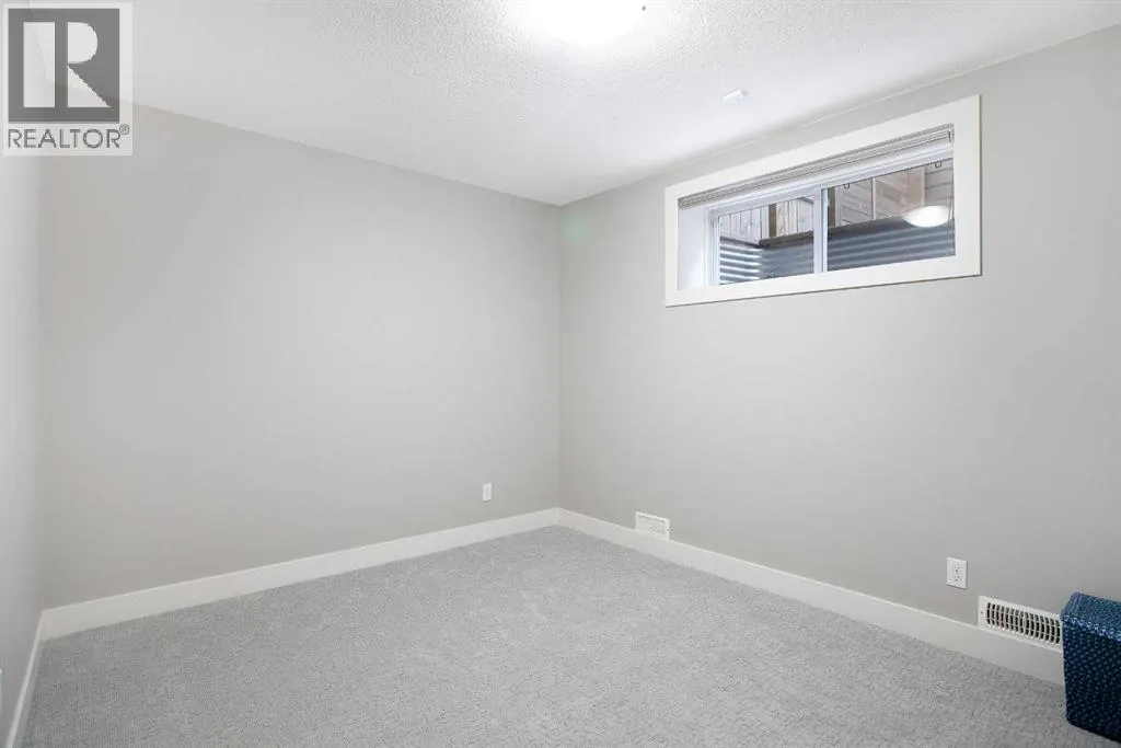 216 Mahogany Bay SE