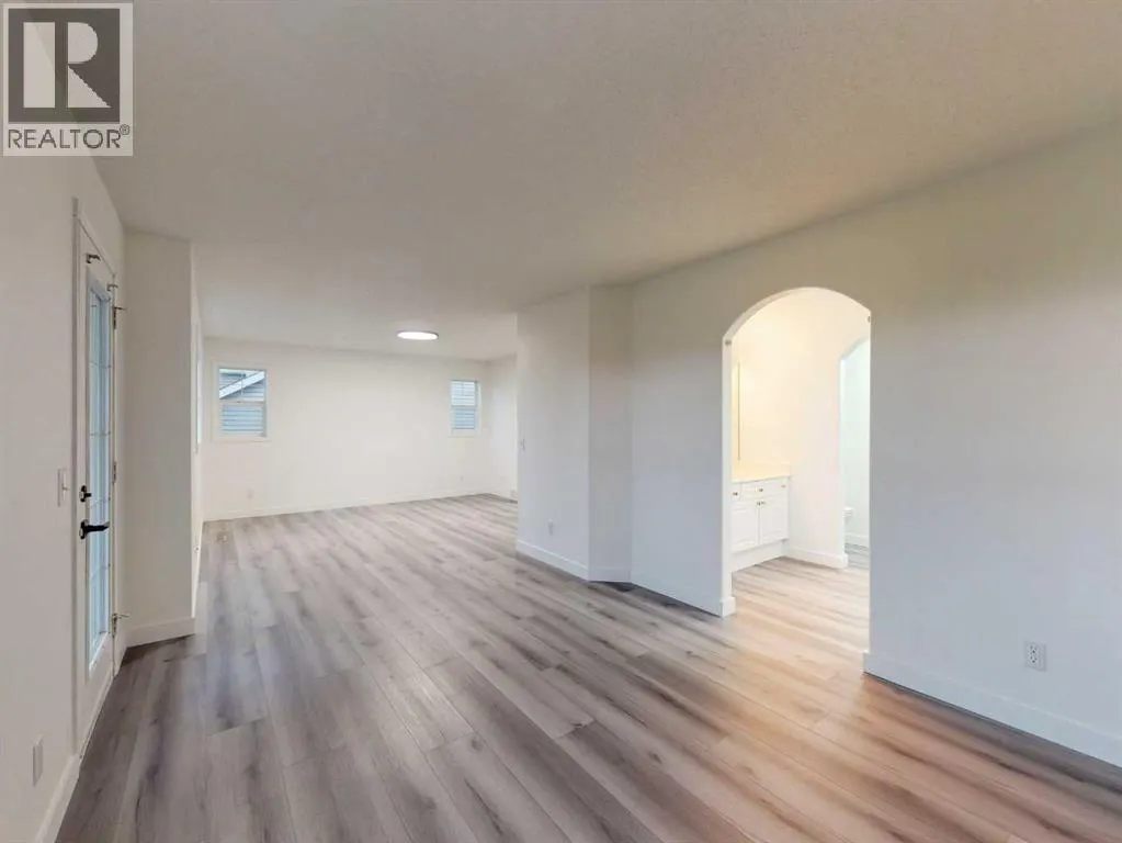 289 Canals Circle SW