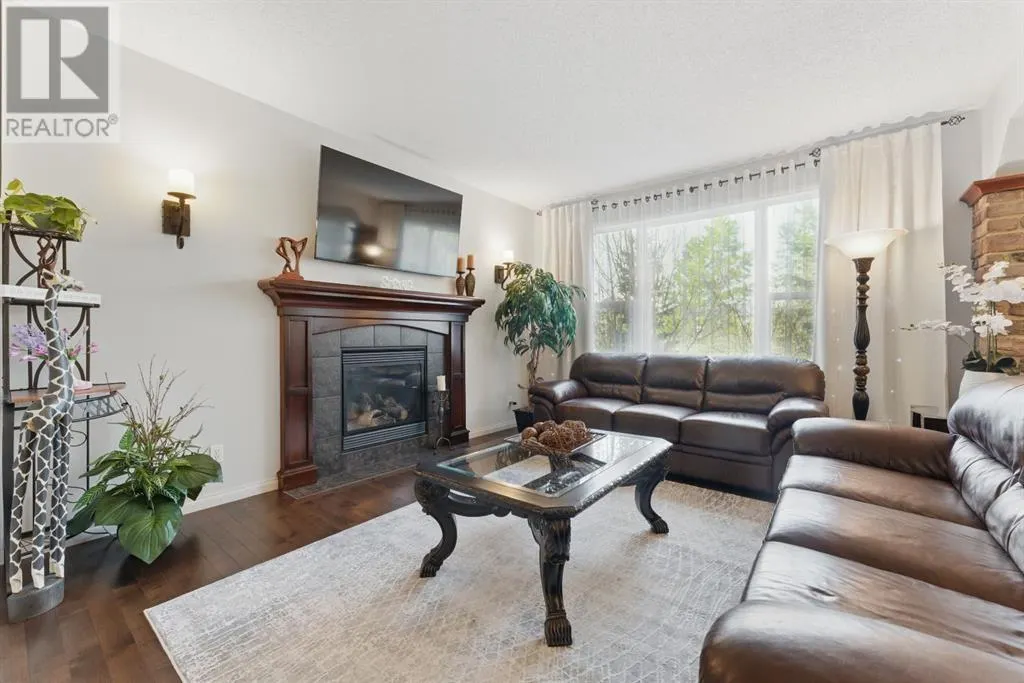 327 Cranleigh View SE