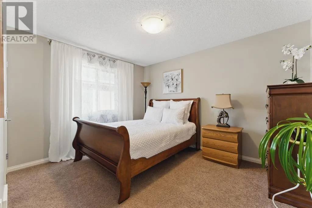 327 Cranleigh View SE