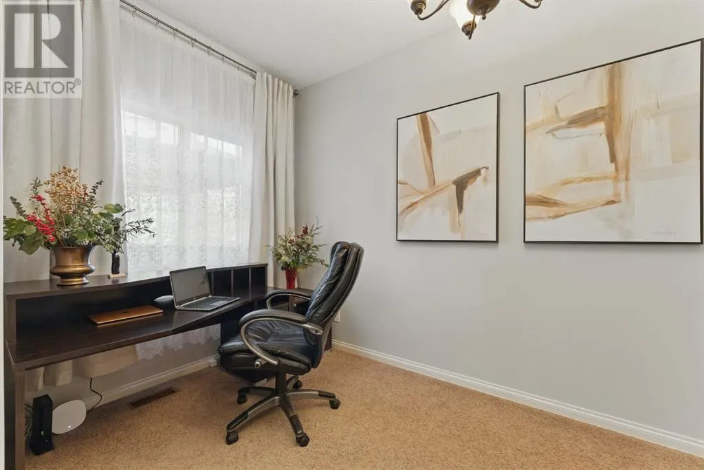 327 Cranleigh View SE