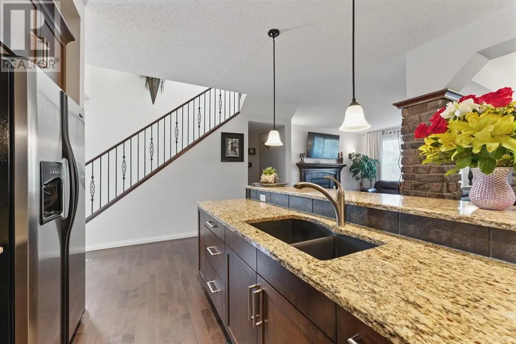 327 Cranleigh View SE