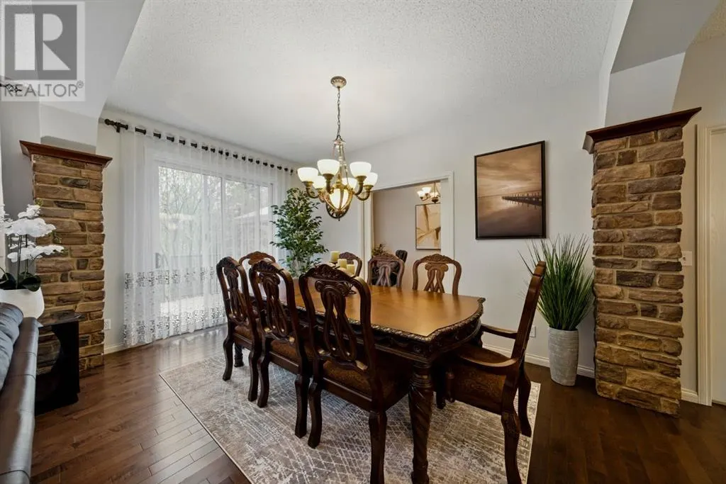 327 Cranleigh View SE