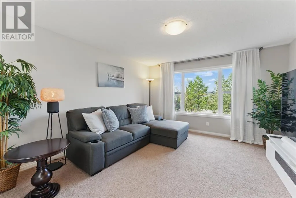 327 Cranleigh View SE