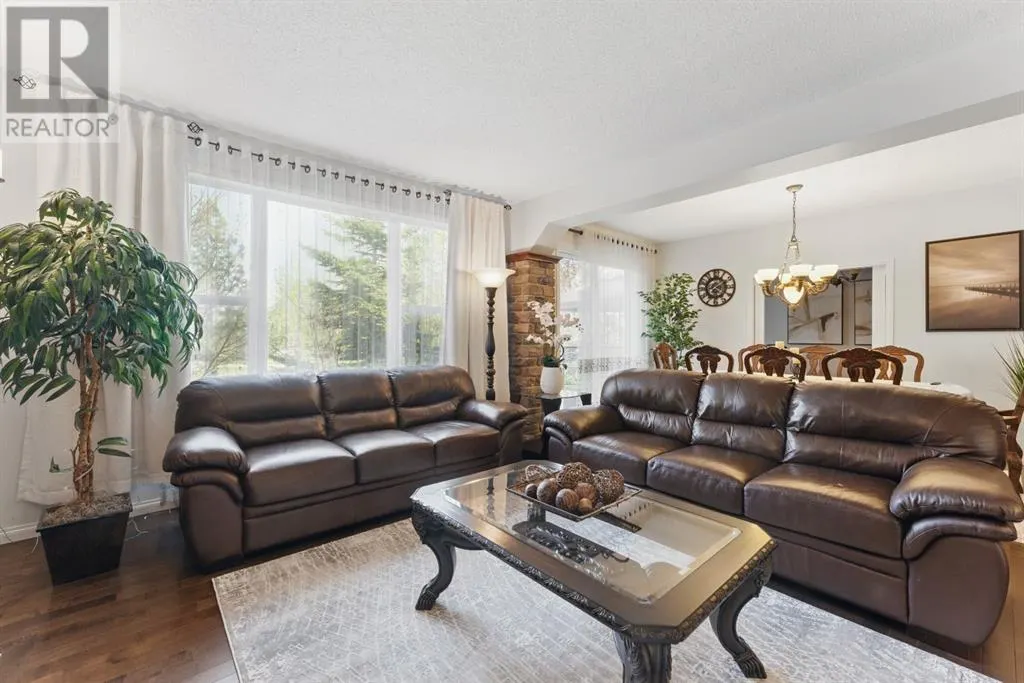 327 Cranleigh View SE