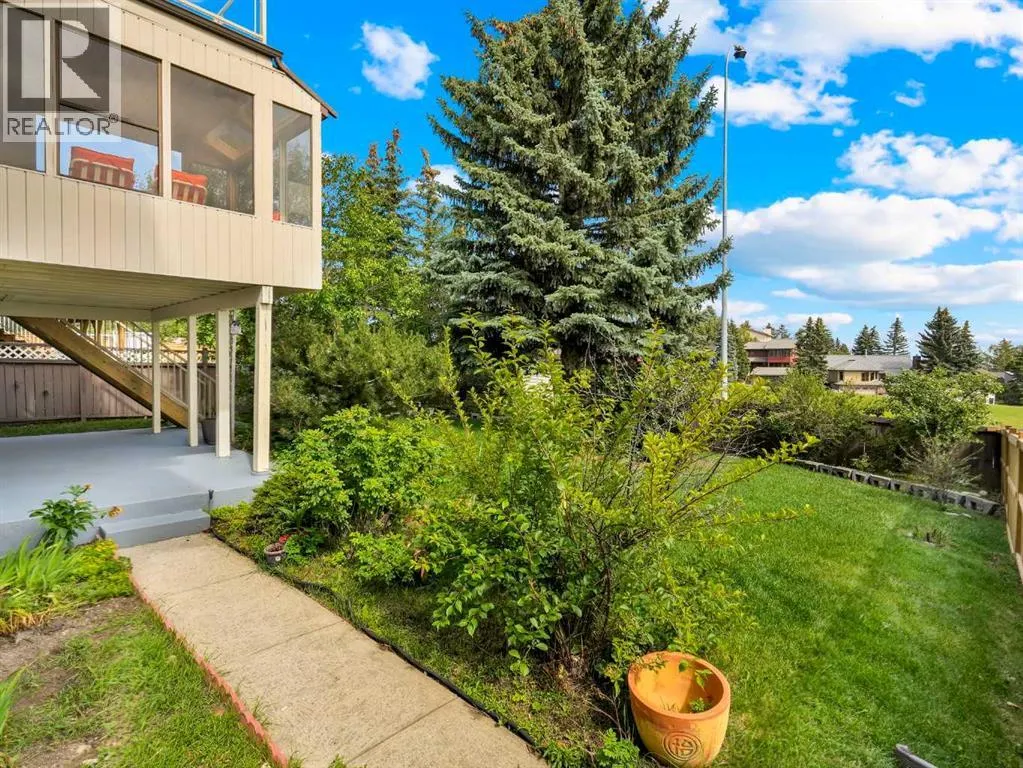 99 Hawkcliff Way NW