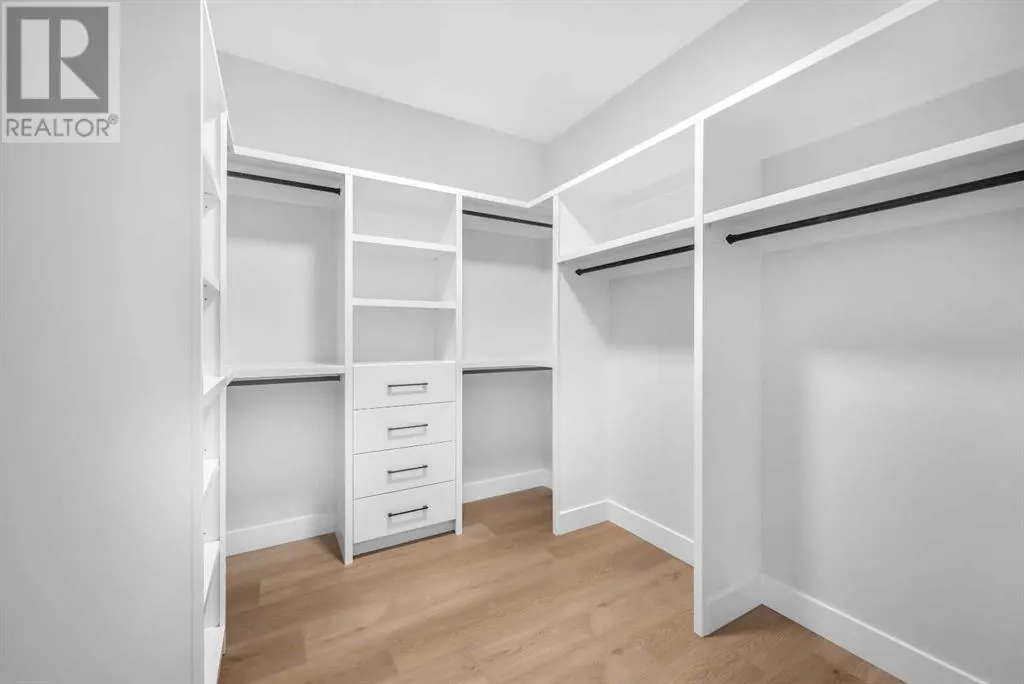 327 Kinniburgh Place