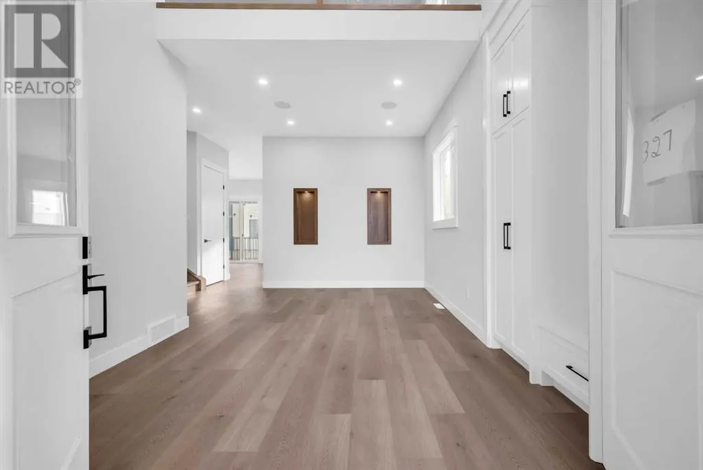 327 Kinniburgh Place