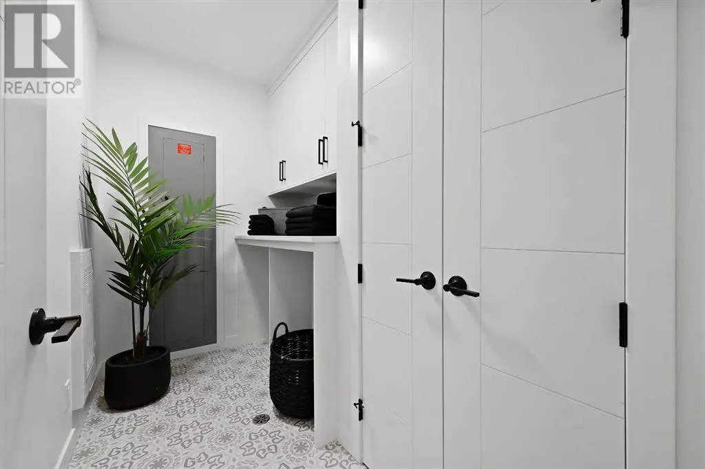 101, 160 Marina Cove SE