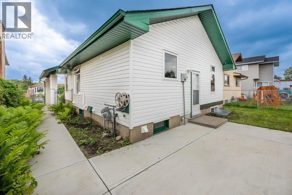 1132 Meadowbrook Drive SE