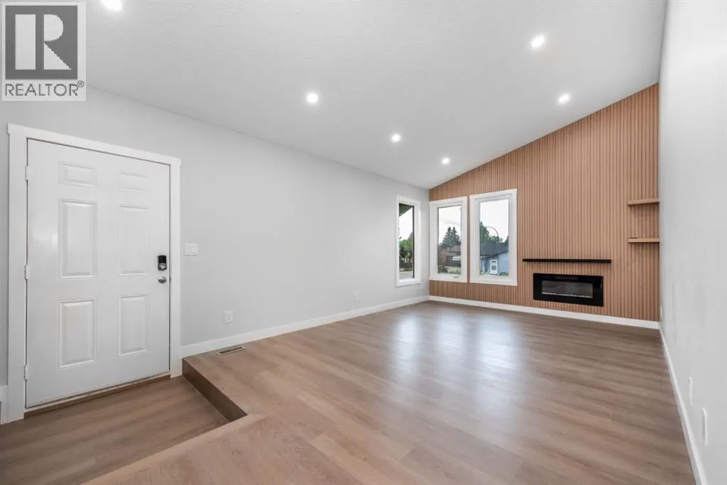 1132 Meadowbrook Drive SE