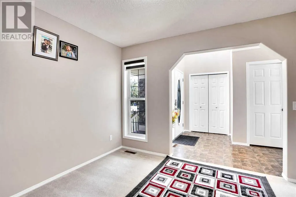 216 West Lakeview Circle