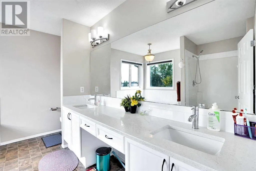 216 West Lakeview Circle