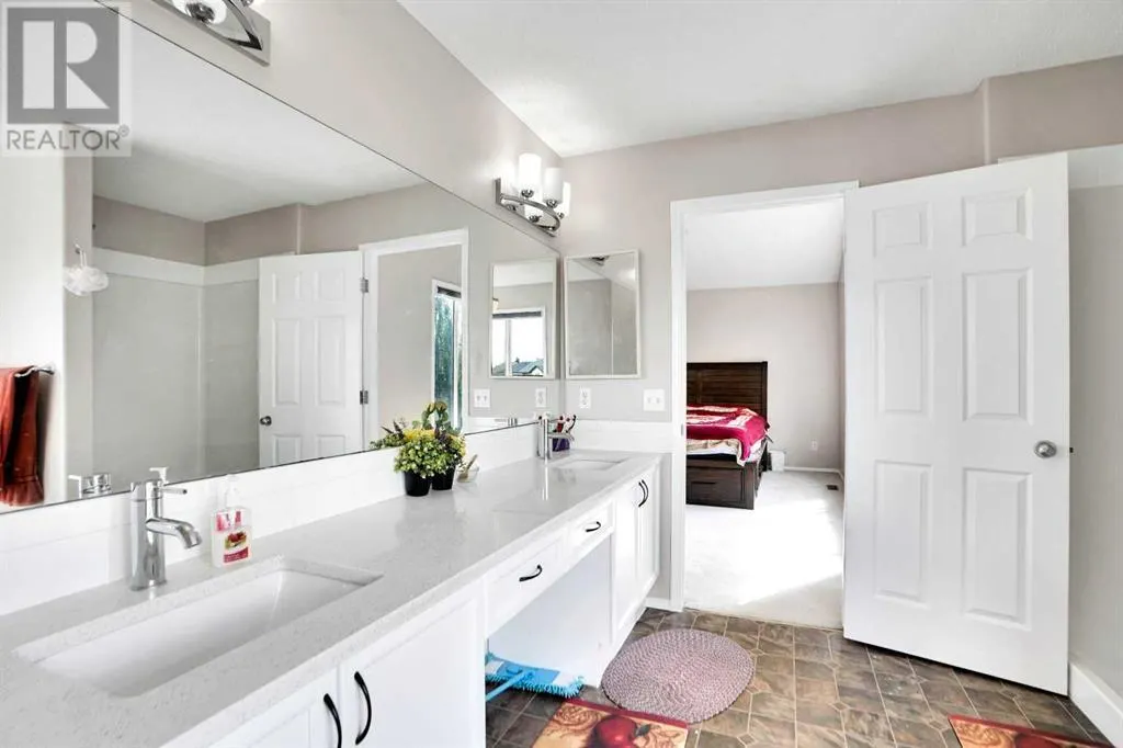 216 West Lakeview Circle