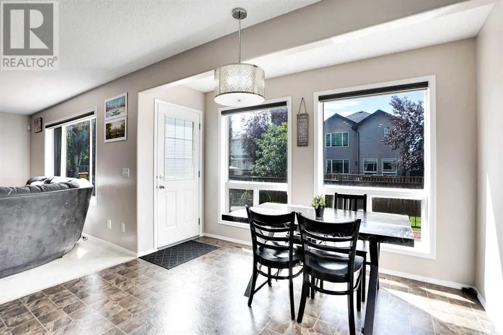 216 West Lakeview Circle