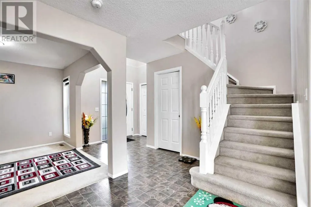 216 West Lakeview Circle