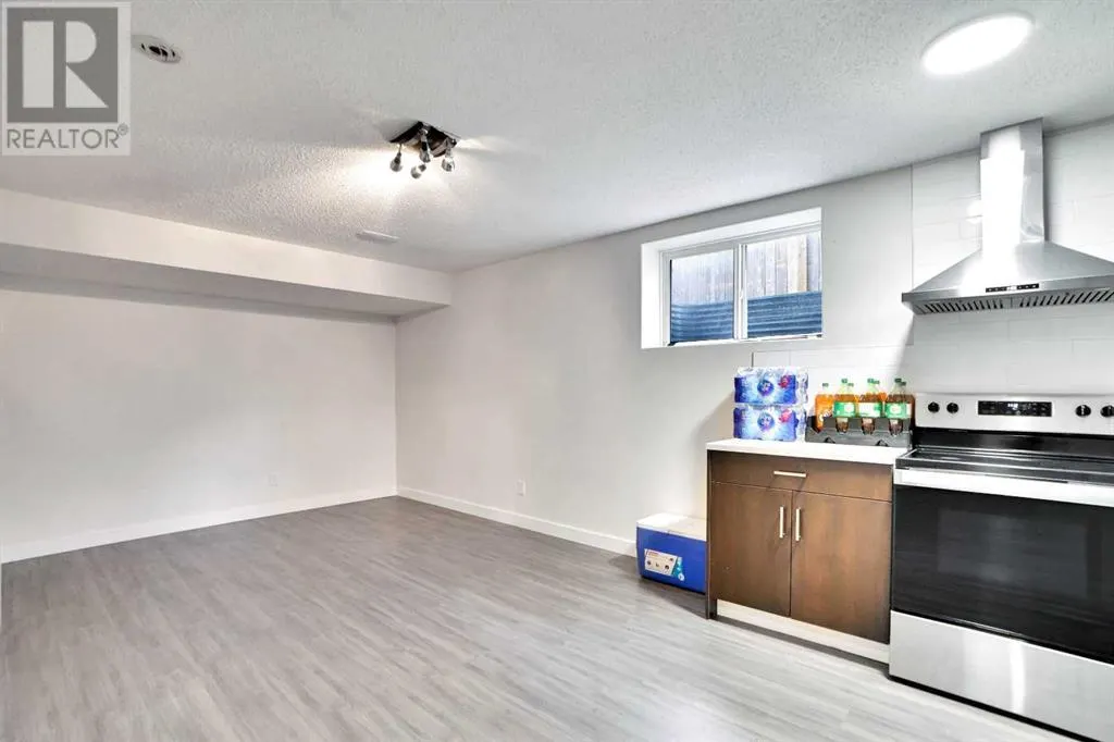 216 West Lakeview Circle