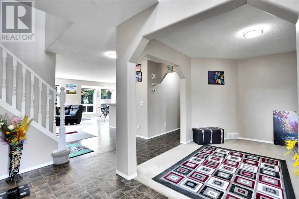 216 West Lakeview Circle