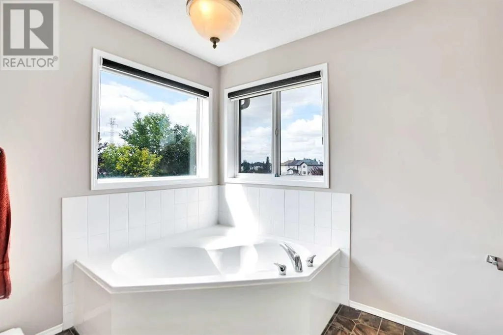 216 West Lakeview Circle