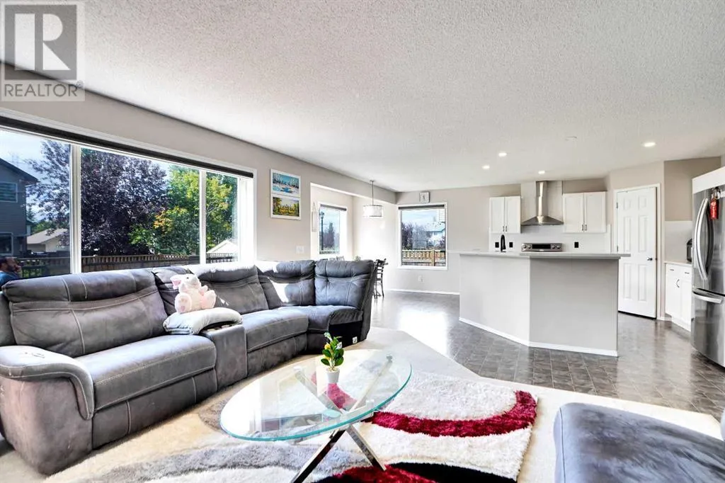 216 West Lakeview Circle