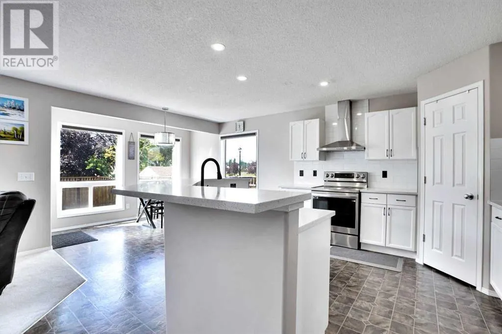 216 West Lakeview Circle