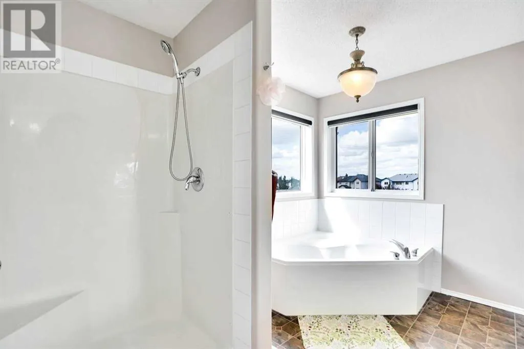 216 West Lakeview Circle
